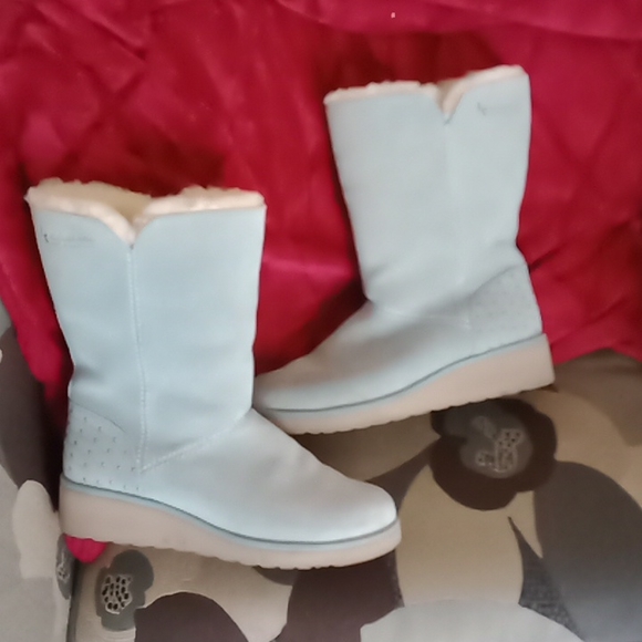Uggs - Picture 1 of 7